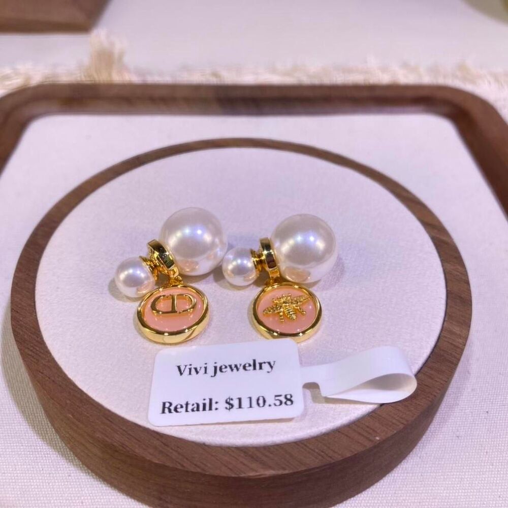 Unbranded Women's Gold and White Jewellery